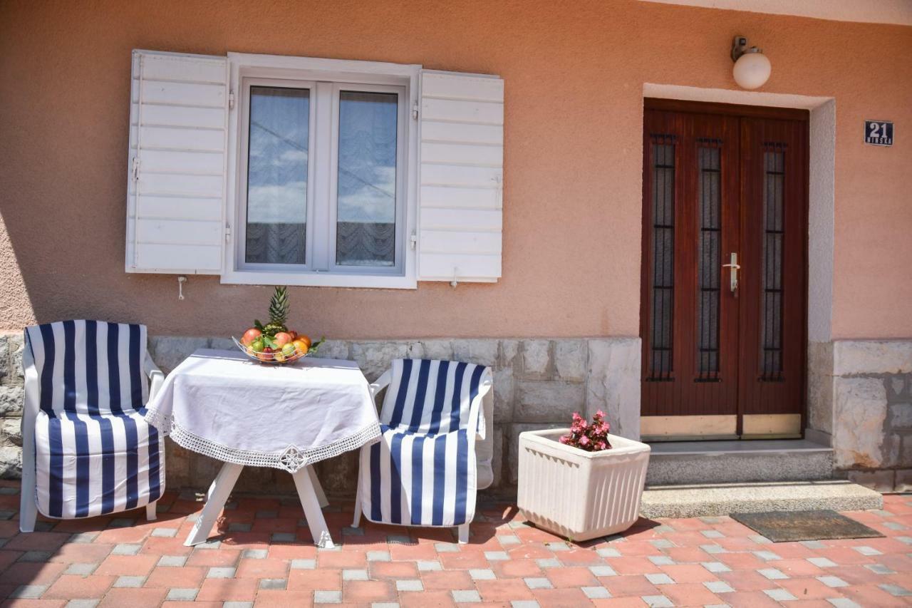 Neyra Apartment Split